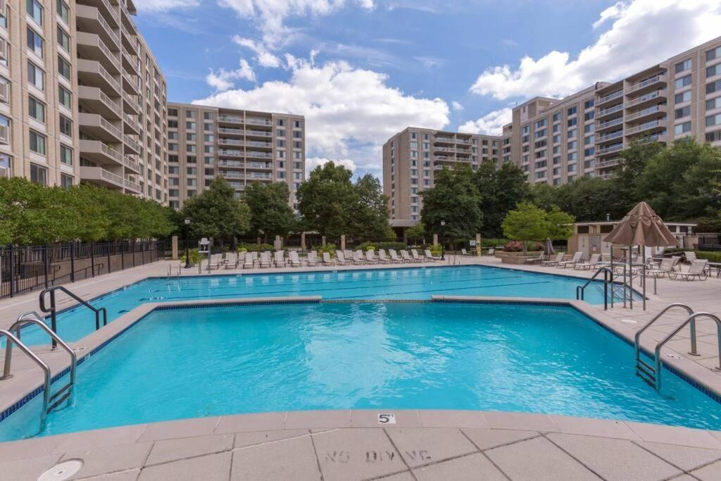 Awesome 1 Bedroom Apt + Den At Crystal City With Gym Arlington Luaran gambar