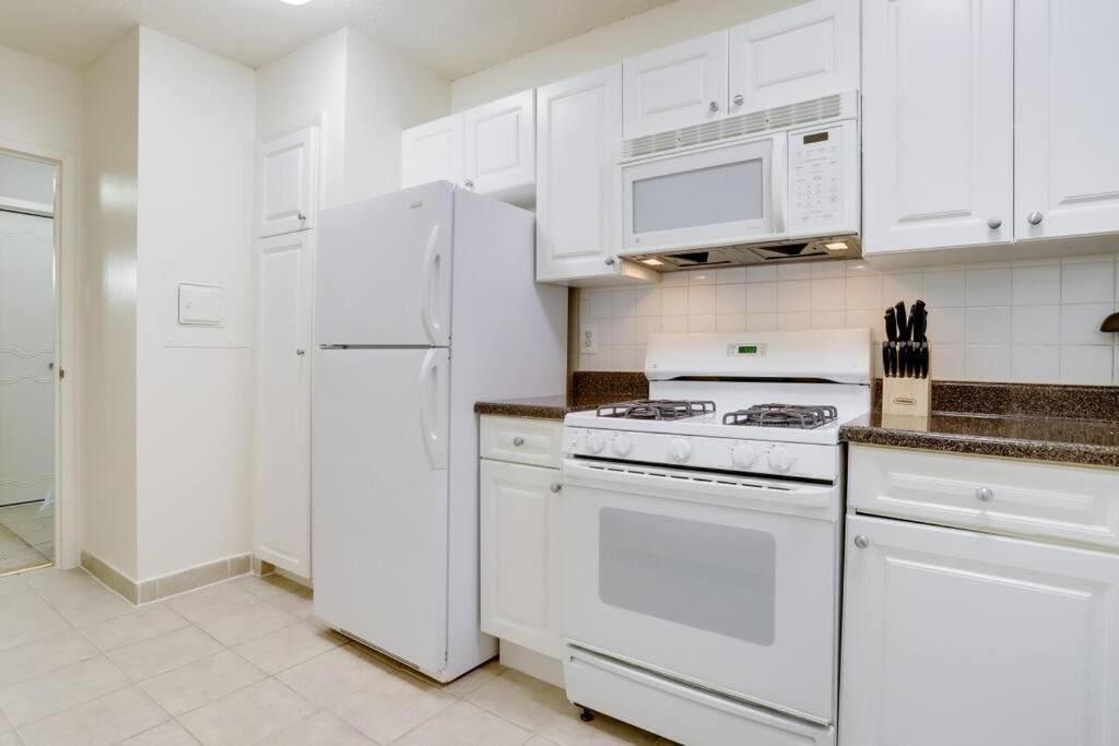 Awesome 1 Bedroom Apt + Den At Crystal City With Gym Arlington Luaran gambar